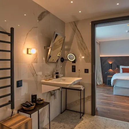 Vinifera Wine & 5 Stars Superior Hotel